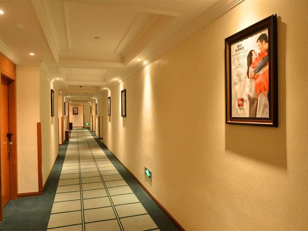 Ibis Chongqing Airport Hotel Exterior photo