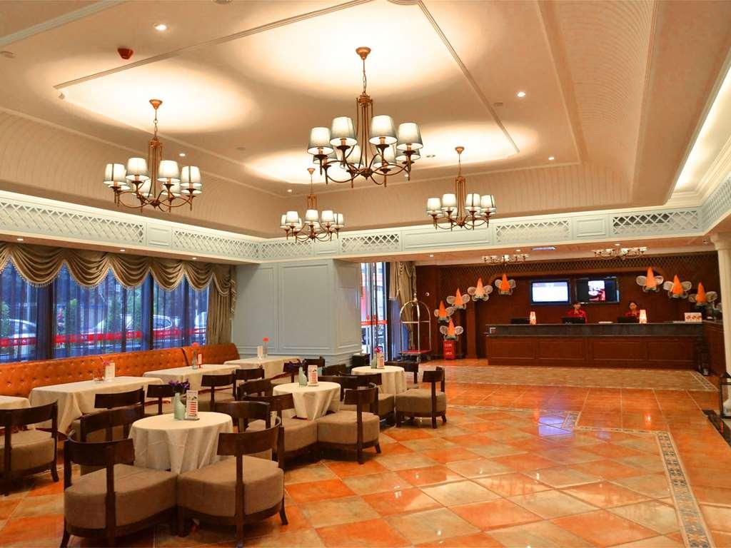 Ibis Chongqing Airport Hotel Exterior photo